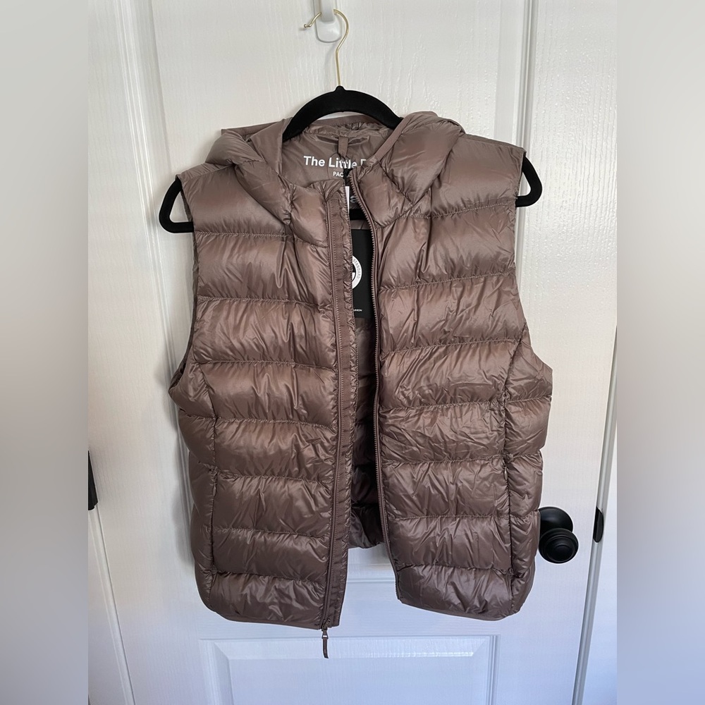 NWT TNA Little Puff Vest Size M